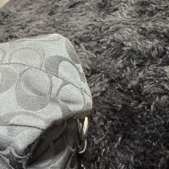 Coach Ashley Signature Sateen Carryall Black
F15510 - Picture 6 of 15